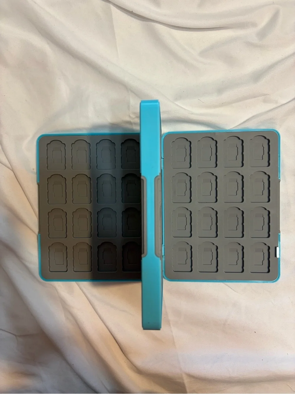 Nintendo switch Blue Mario-Themed cartridge case